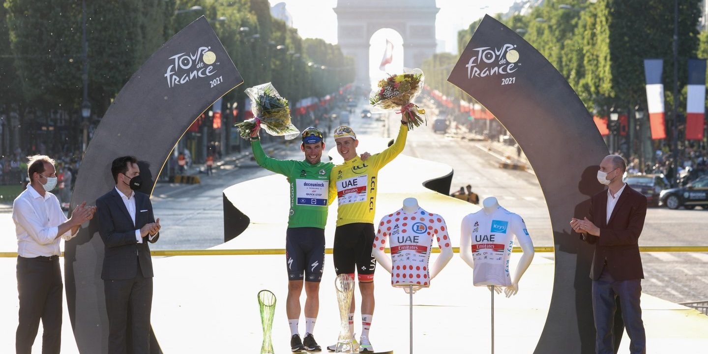 Trofej z křišťálového skla navrženou ŠKODA AUTO_dubina